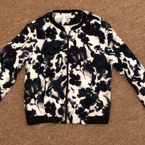 JustFab Jackets & Blazers - Printed Zip front Bomber Jacket